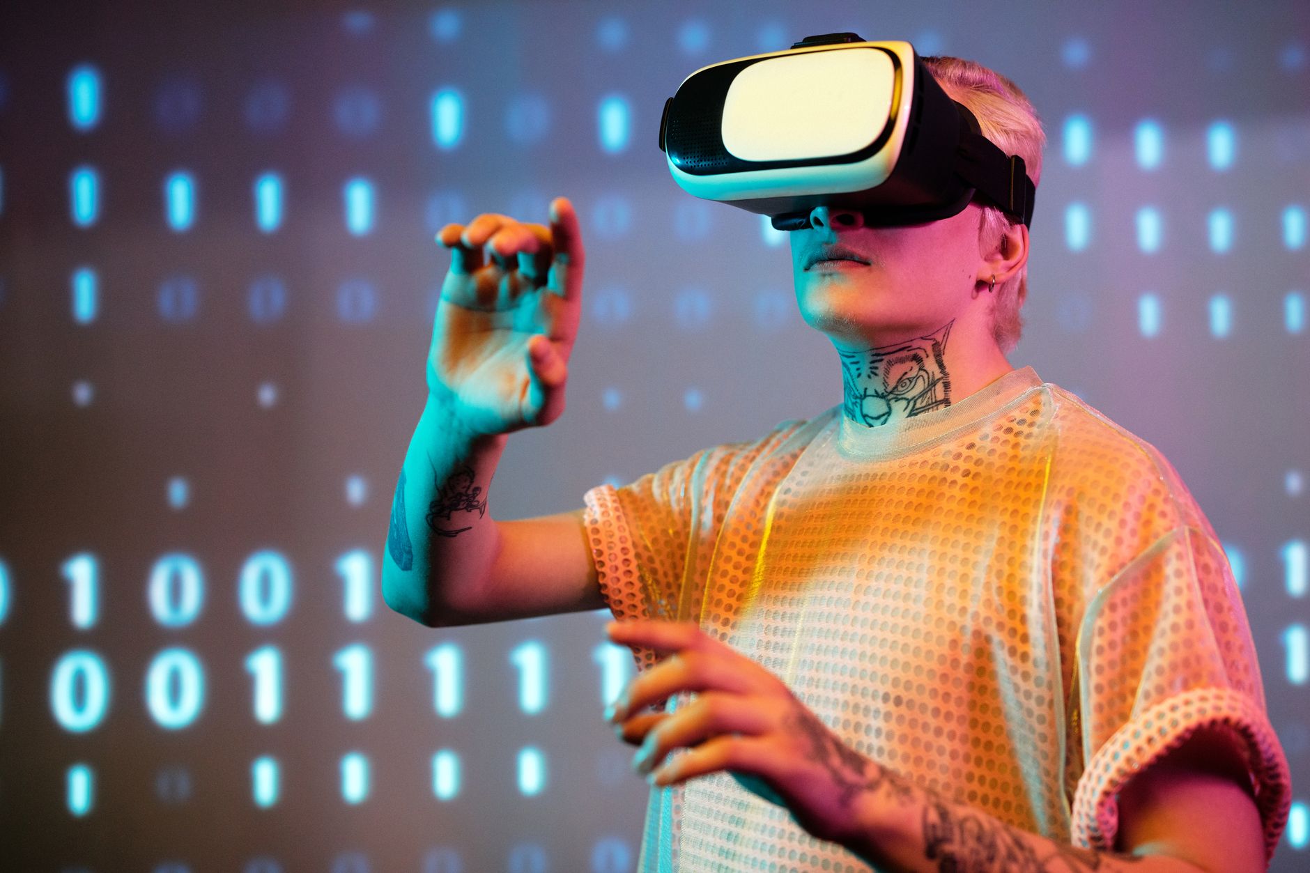 A young man interacts in virtual reality wearing a headset with a digital binary background. — How to diagnose laptop screen